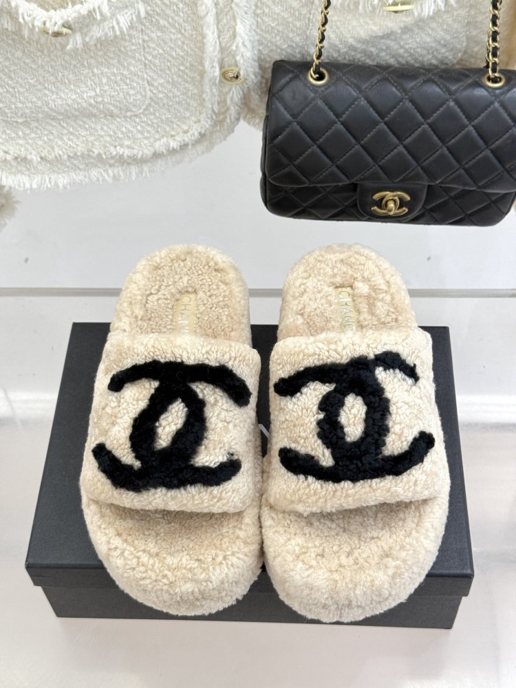 Fluffy fur slippers Chanel фото 4