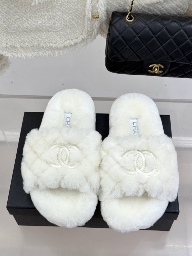 Fluffy fur slippers Chanel фото 4