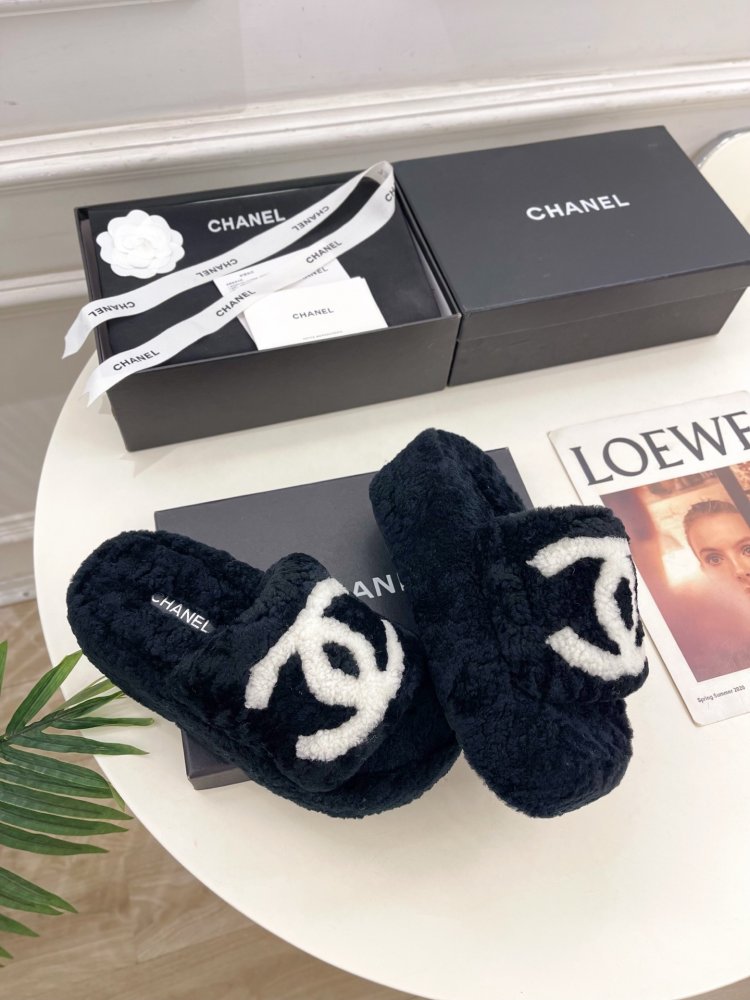 Fluffy fur slippers Chanel фото 4