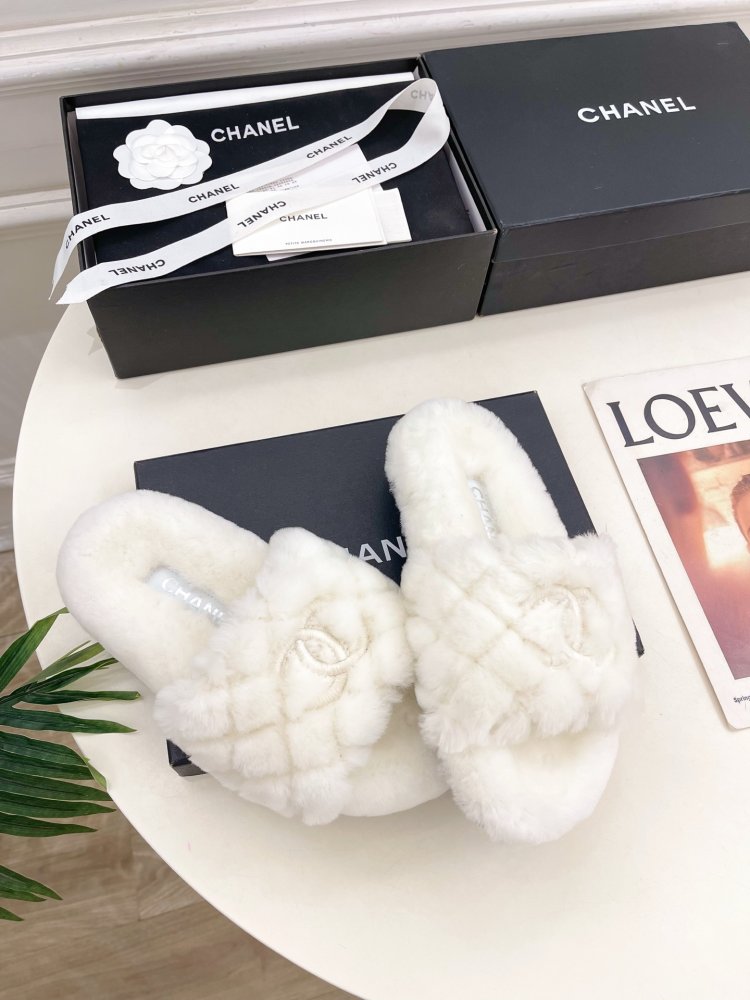 Fluffy fur slippers Chanel фото 4