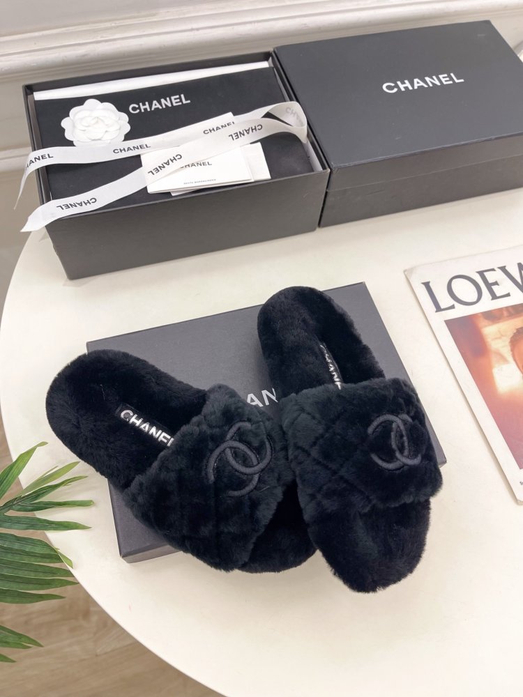 Fluffy fur slippers Chanel фото 4