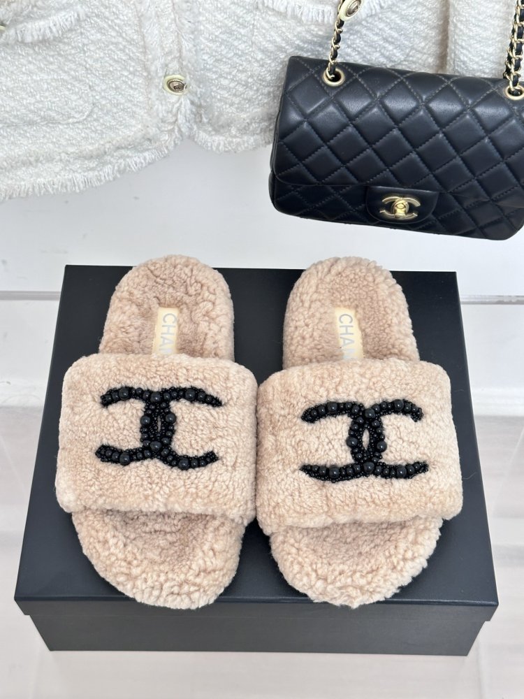 Fluffy fur slippers Chanel фото 4