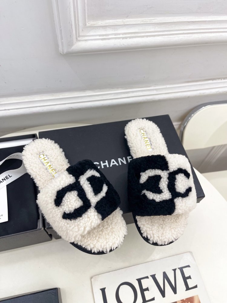 Fluffy fur slippers Chanel фото 4
