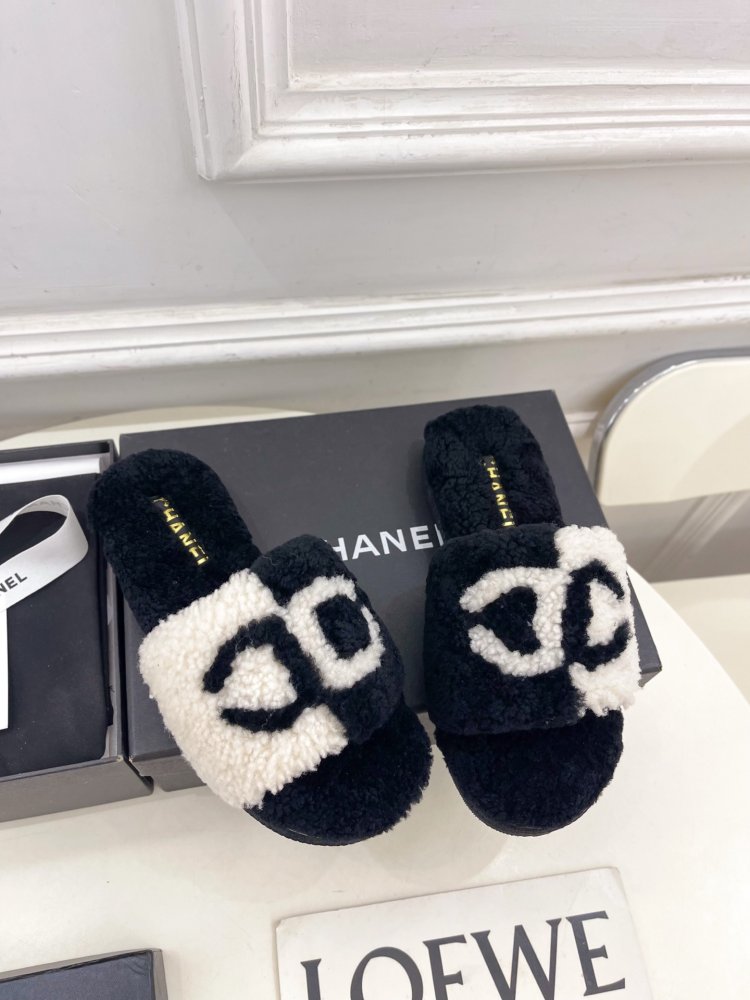 Fluffy fur slippers Chanel фото 4