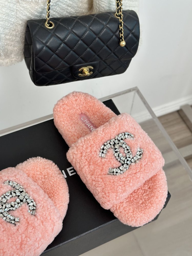 Fluffy fur slippers Chanel фото 5