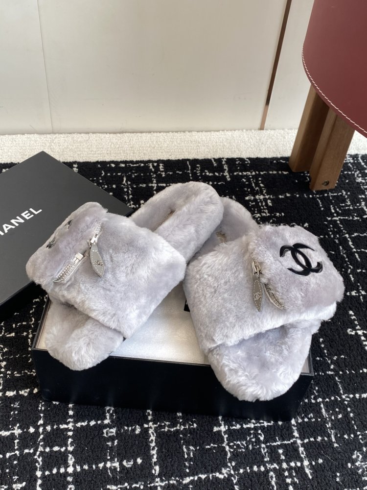 Пушистые меховые тапочки Chanel фото 5