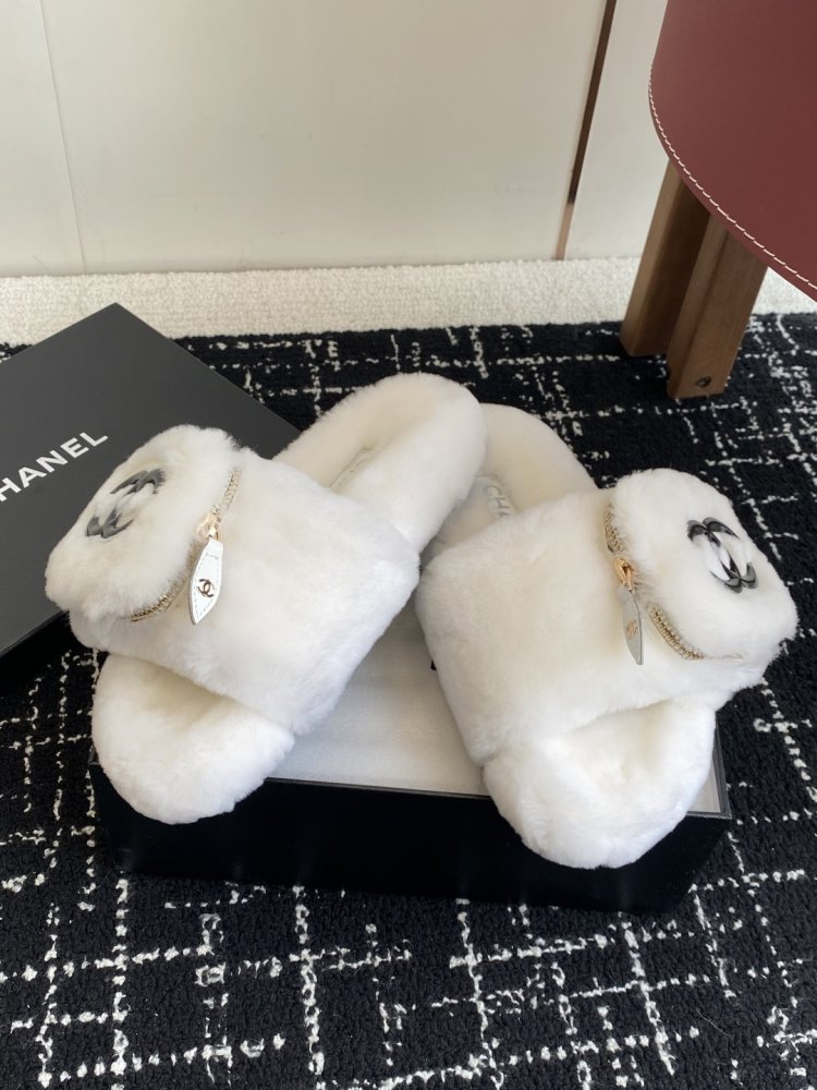 Пушистые меховые тапочки Chanel фото 5