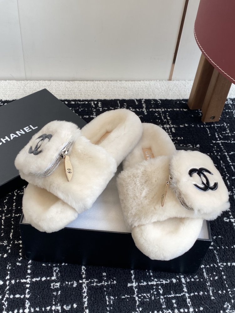 Пушистые меховые тапочки Chanel фото 5