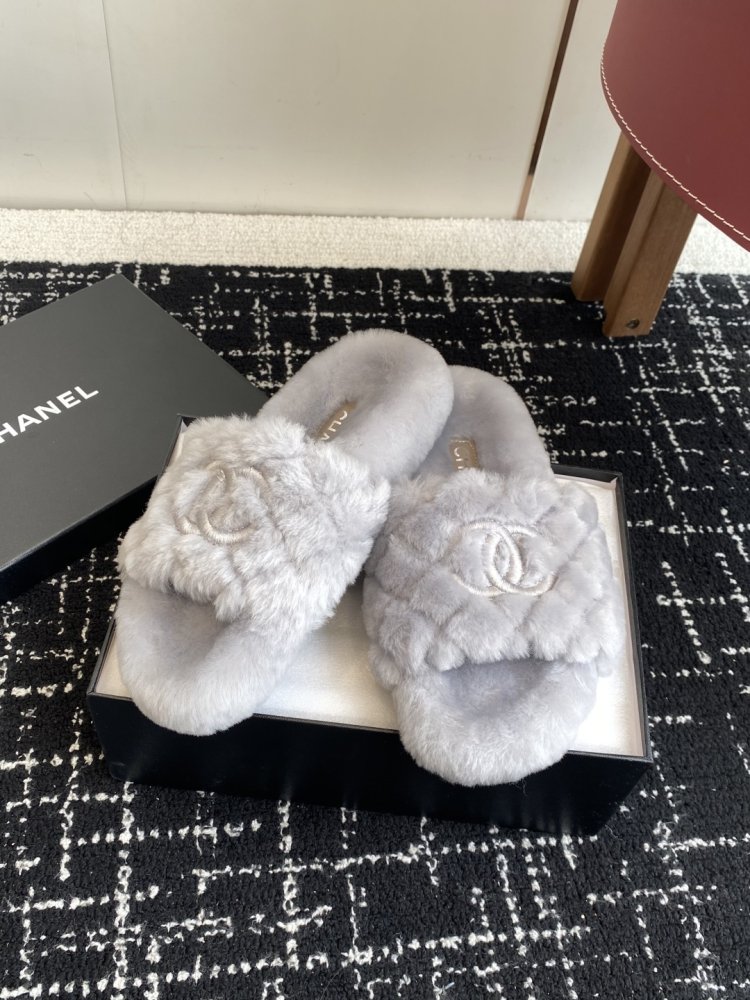Пушистые меховые тапочки Chanel фото 5