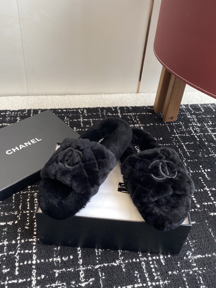 Пушистые меховые тапочки Chanel фото 5