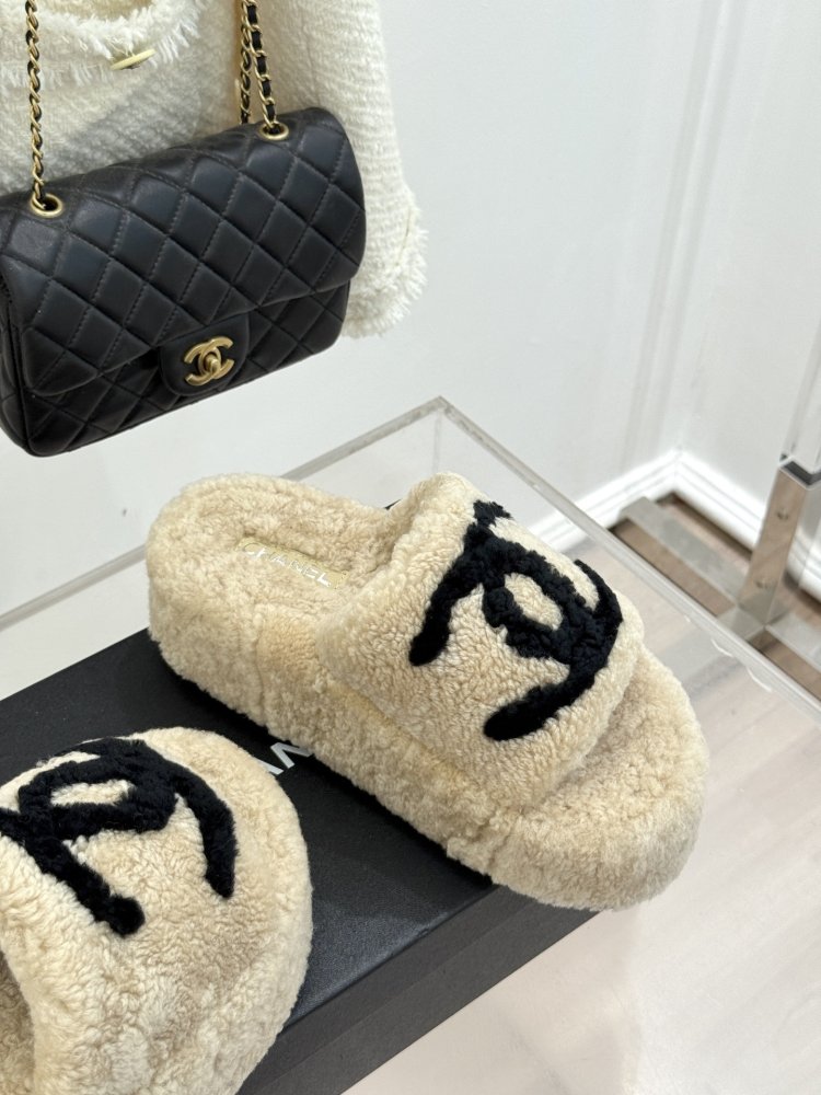 Fluffy fur slippers Chanel фото 5