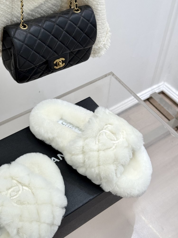 Fluffy fur slippers Chanel фото 5
