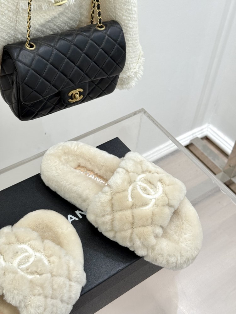 Fluffy fur slippers Chanel фото 5