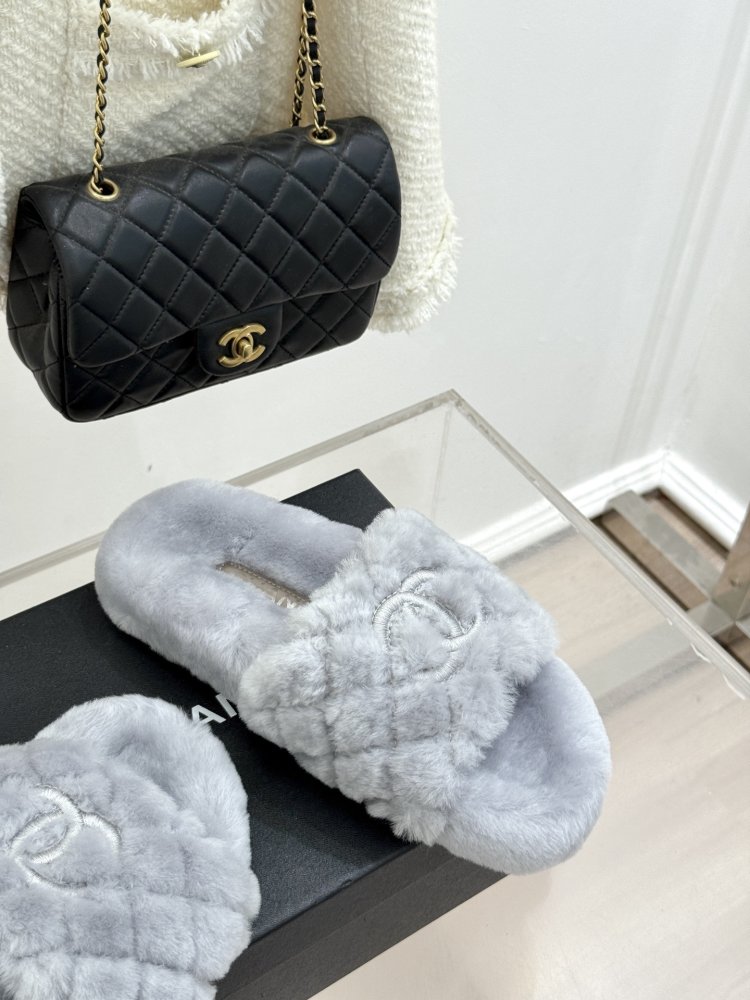 Fluffy fur slippers Chanel фото 5