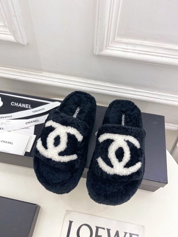 Fluffy fur slippers Chanel фото 5