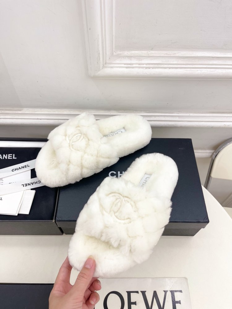 Fluffy fur slippers Chanel фото 5