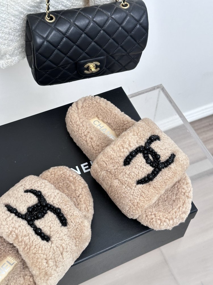 Fluffy fur slippers Chanel фото 5