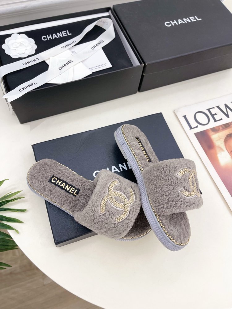 Fluffy fur slippers Chanel фото 5
