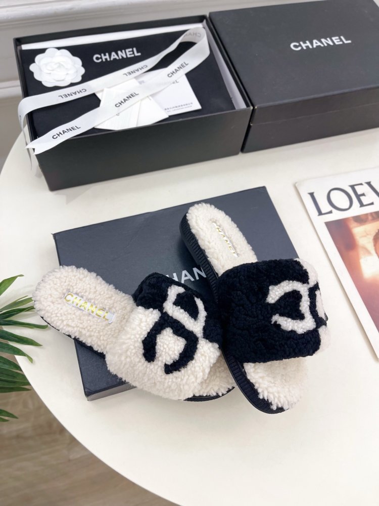 Fluffy fur slippers Chanel фото 5