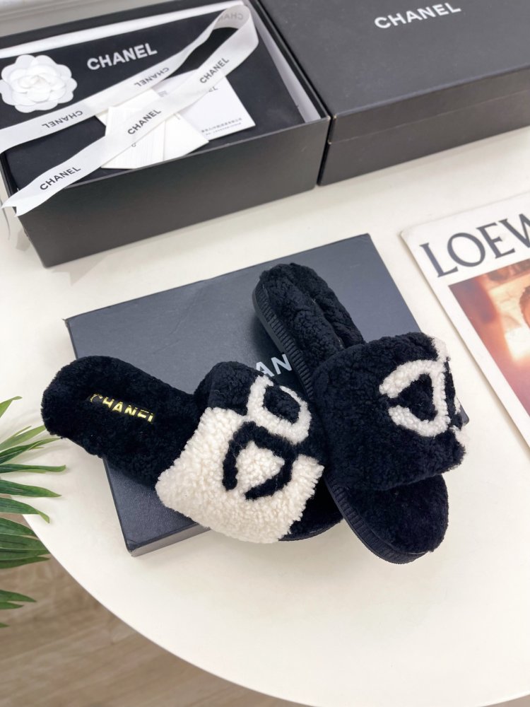 Fluffy fur slippers Chanel фото 5