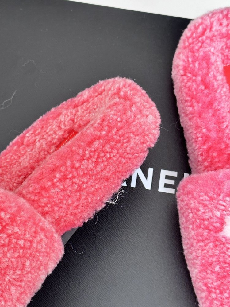 Пушистые меховые тапочки Chanel фото 6