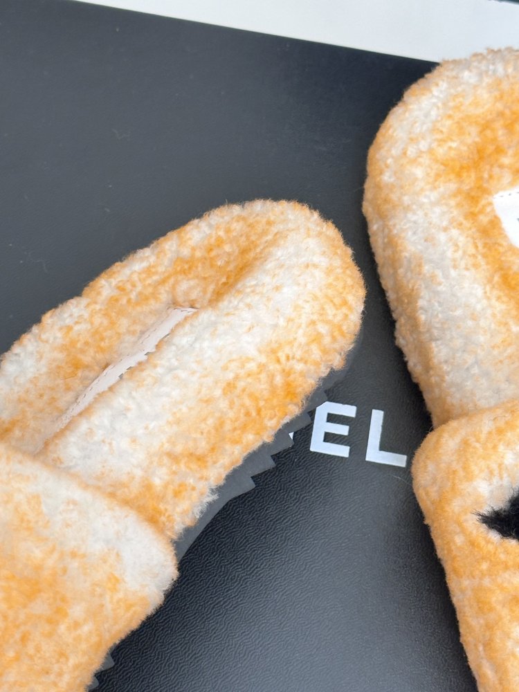 Пушистые меховые тапочки Chanel фото 6