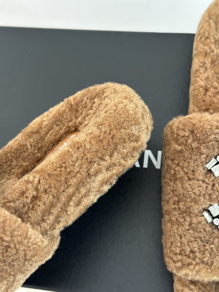 Пушистые меховые тапочки Chanel фото 6