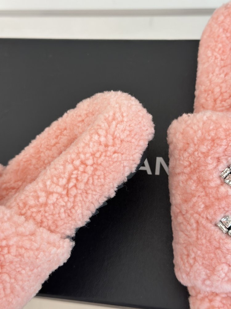 Fluffy fur slippers Chanel фото 6
