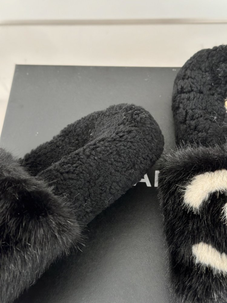 Пушистые меховые тапочки Chanel фото 6
