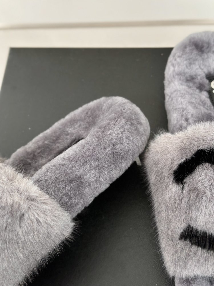 Пухнасті хутряні капці Chanel фото 6