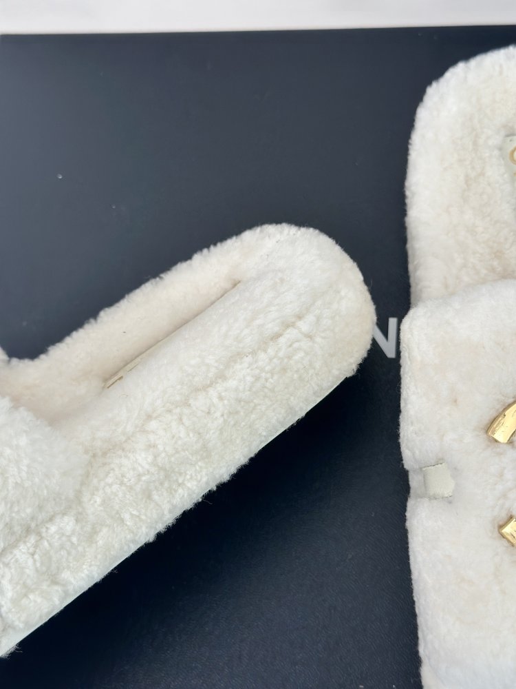 Пушистые меховые тапочки Chanel фото 6