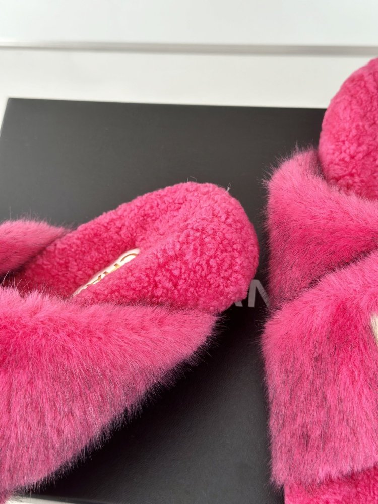 Пушистые меховые тапочки Chanel фото 6