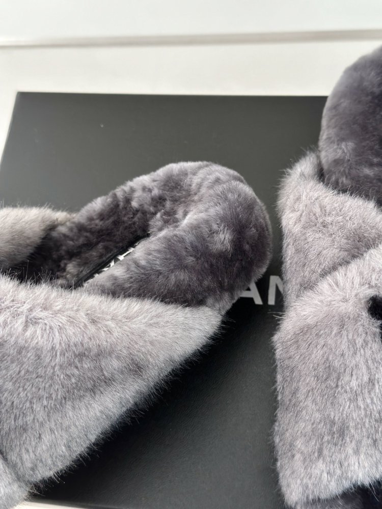 Пушистые меховые тапочки Chanel фото 6