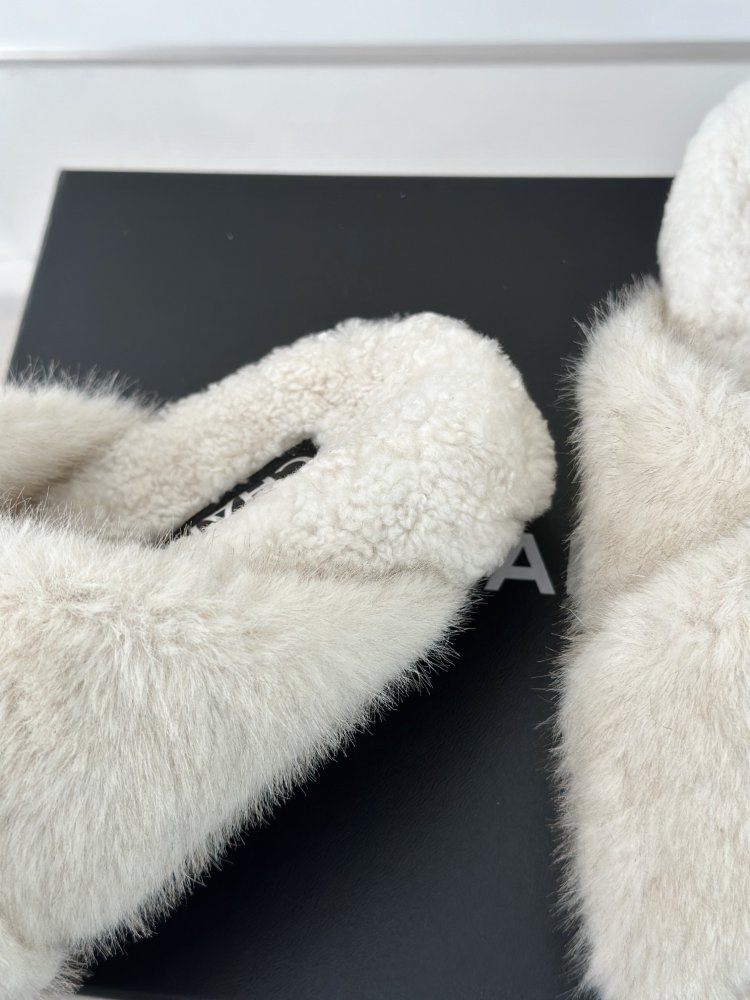 Пушистые меховые тапочки Chanel фото 6
