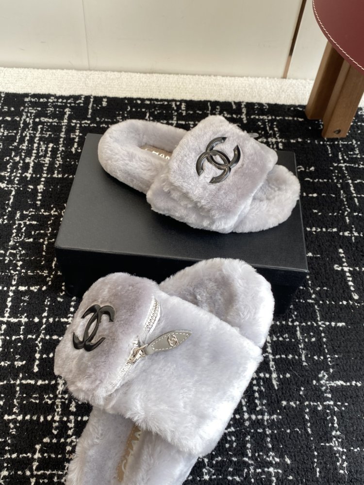 Пушистые меховые тапочки Chanel фото 6