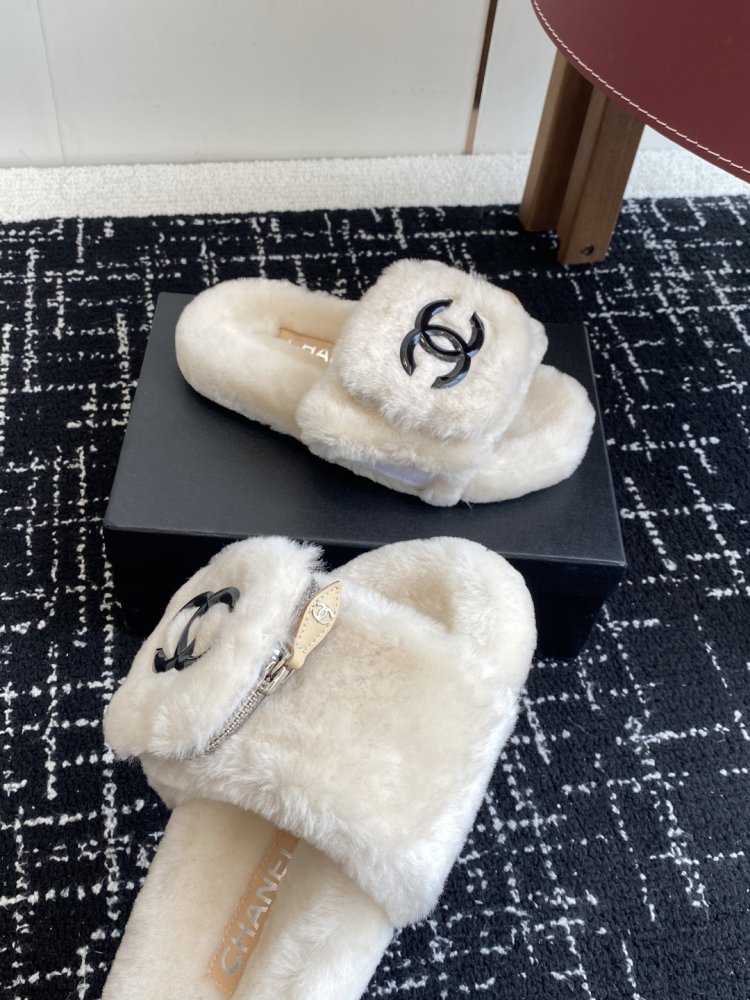 Пушистые меховые тапочки Chanel фото 6