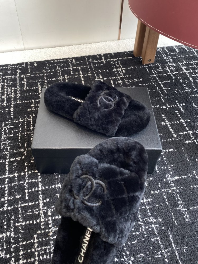 Пушистые меховые тапочки Chanel фото 6