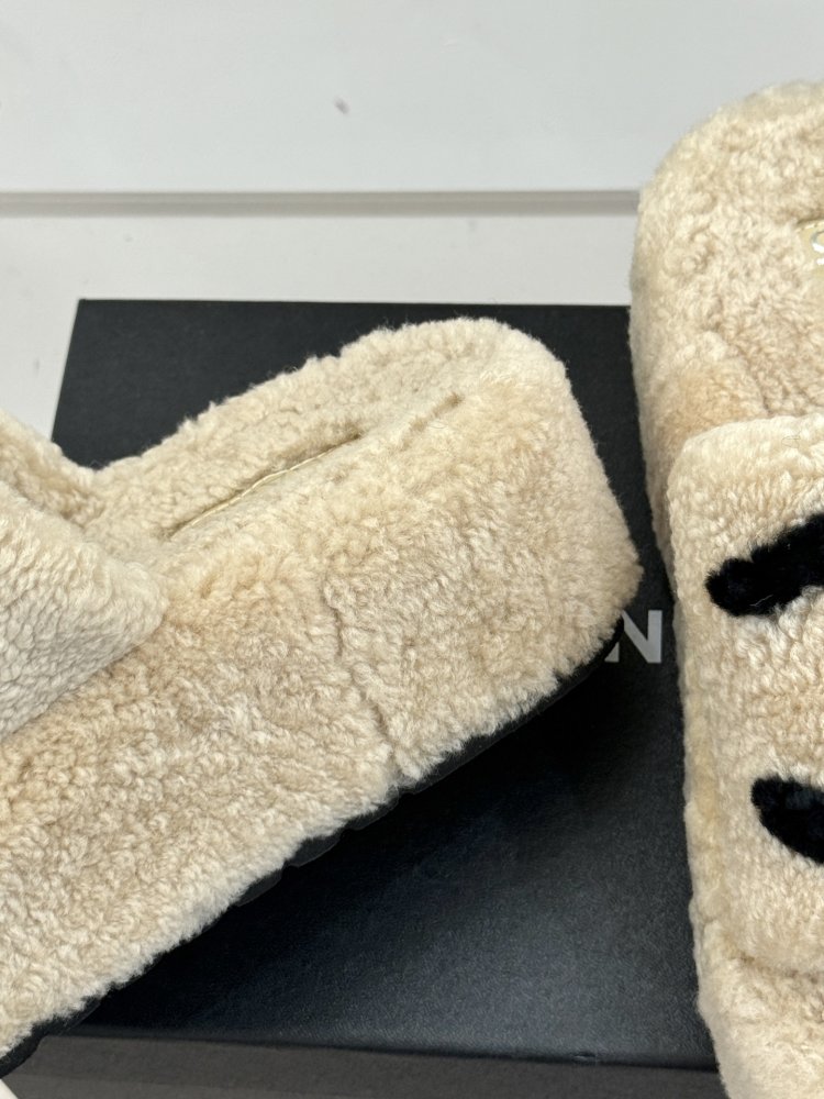 Fluffy fur slippers Chanel фото 6