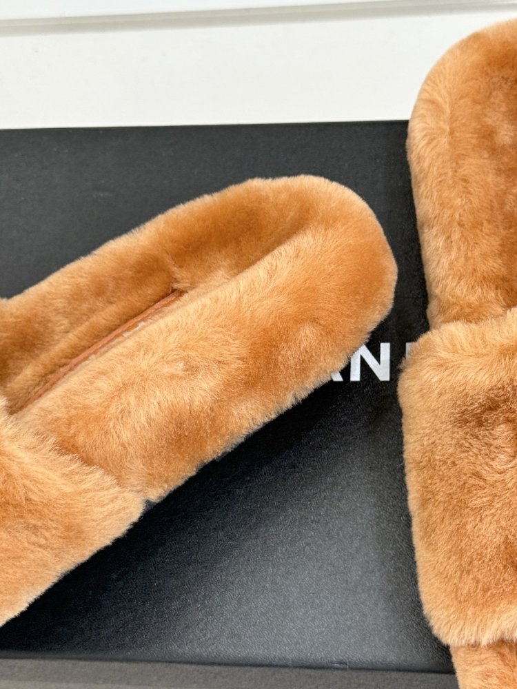 Fluffy fur slippers Chanel фото 6