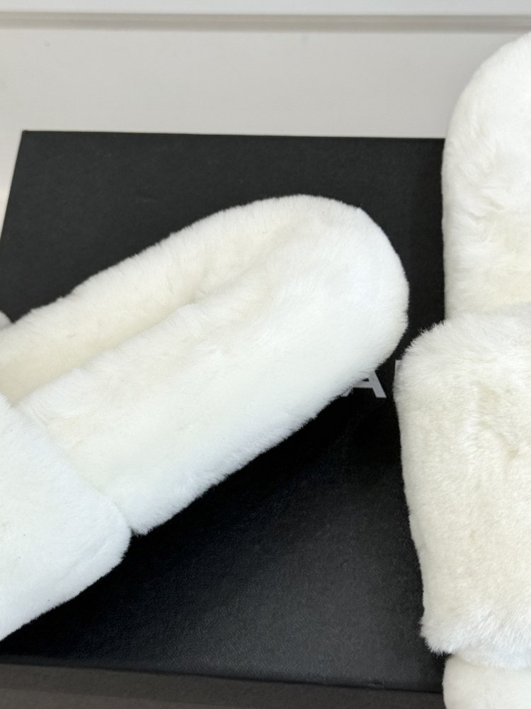 Fluffy fur slippers Chanel фото 6