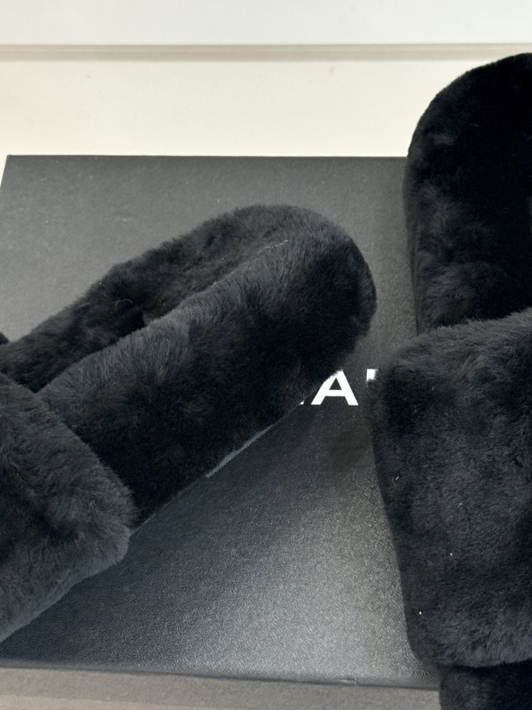 Fluffy fur slippers Chanel фото 6