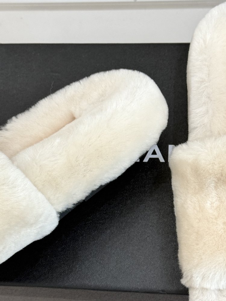 Fluffy fur slippers Chanel фото 6