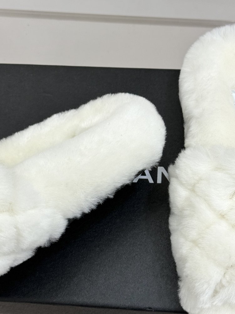 Fluffy fur slippers Chanel фото 6