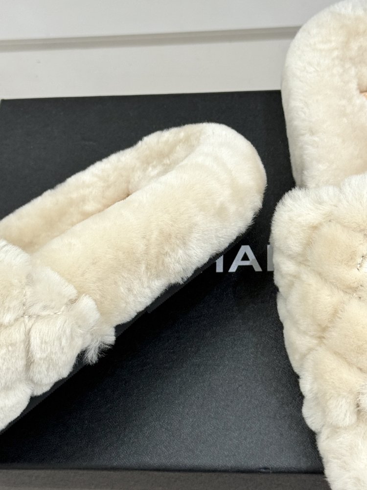 Fluffy fur slippers Chanel фото 6