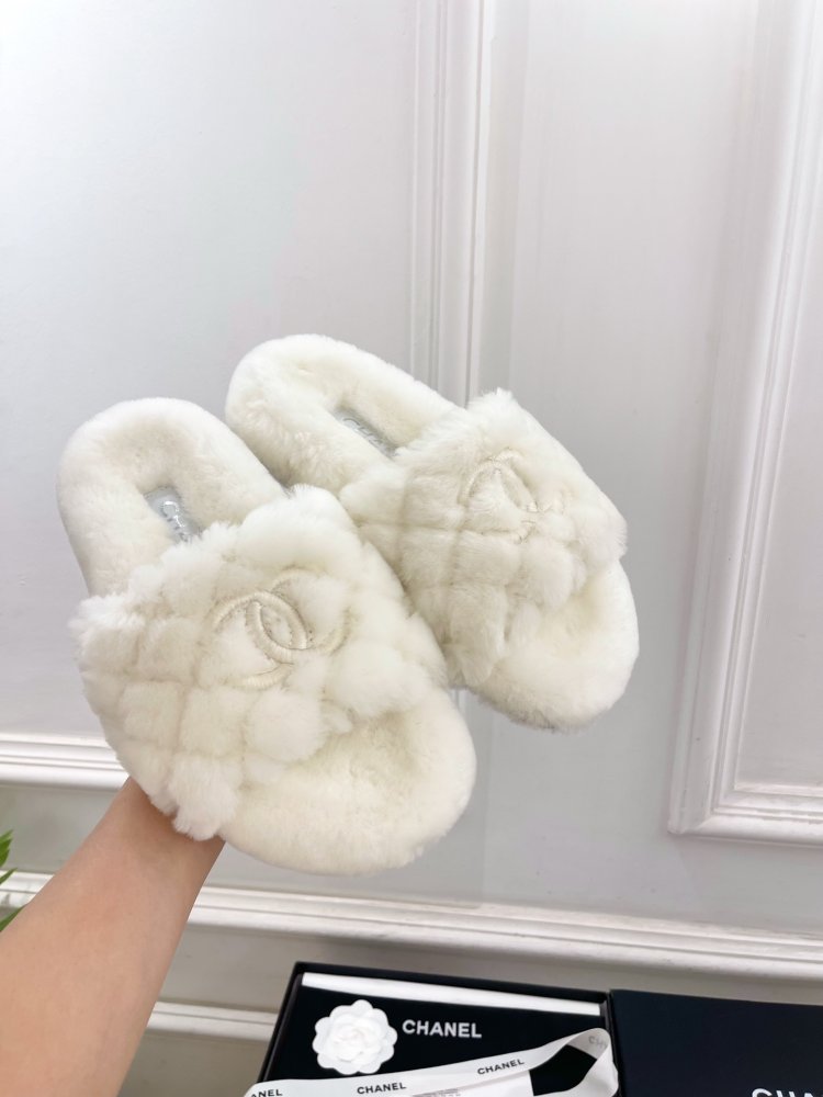 Fluffy fur slippers Chanel фото 6