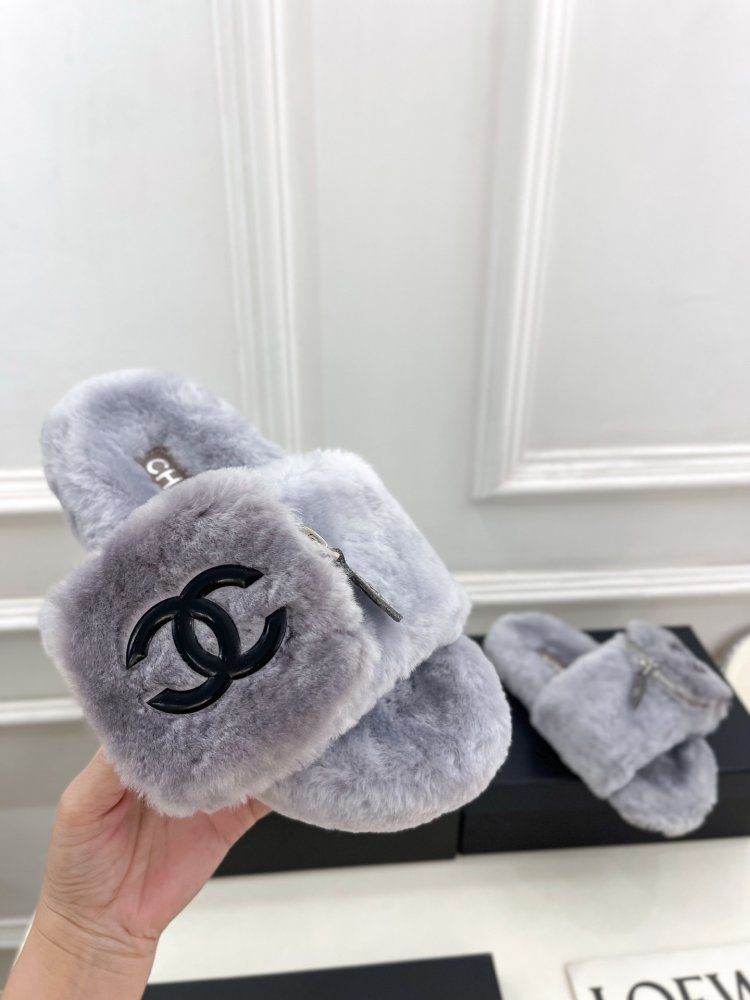Пушистые меховые тапочки Chanel фото 6