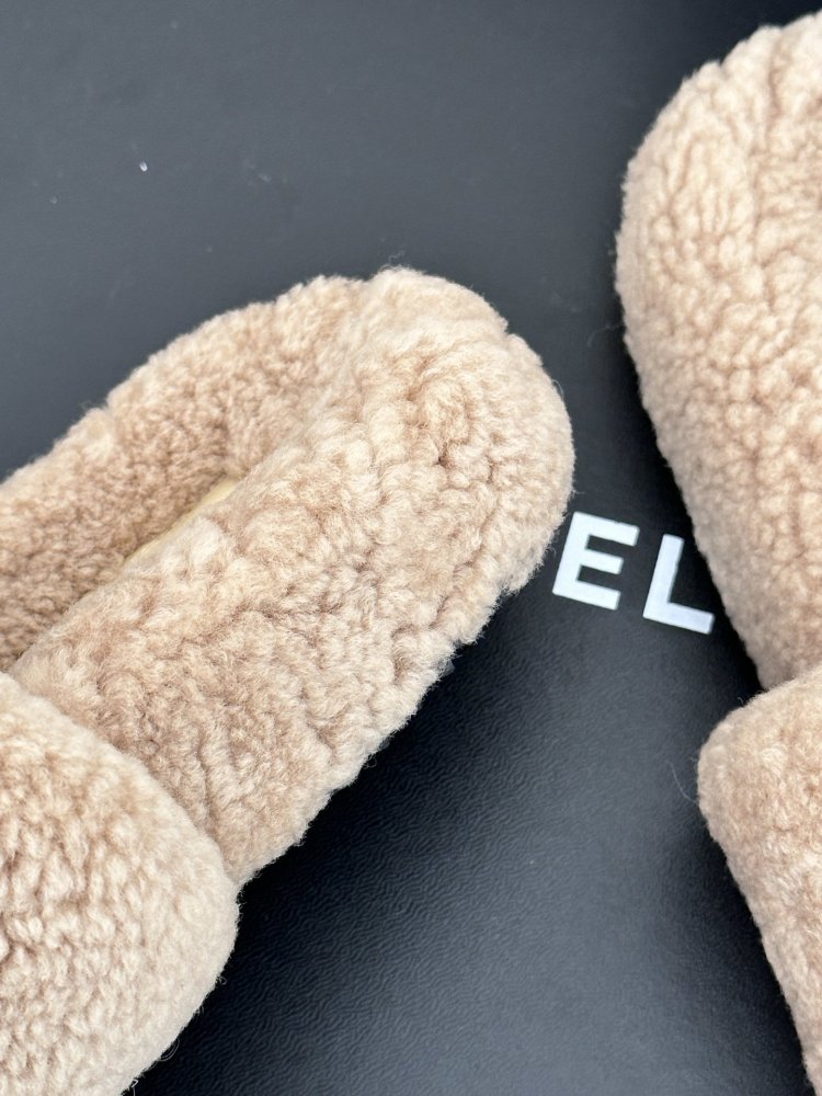 Fluffy fur slippers Chanel фото 6