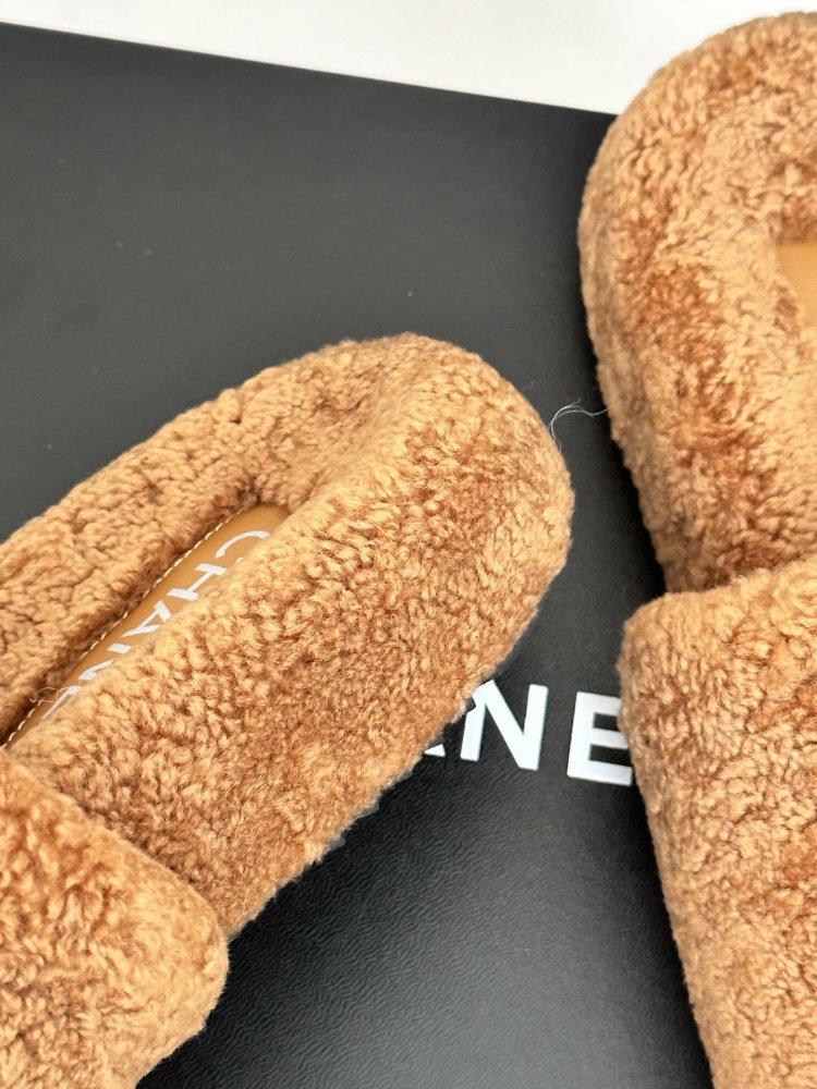 Fluffy fur slippers Chanel фото 6