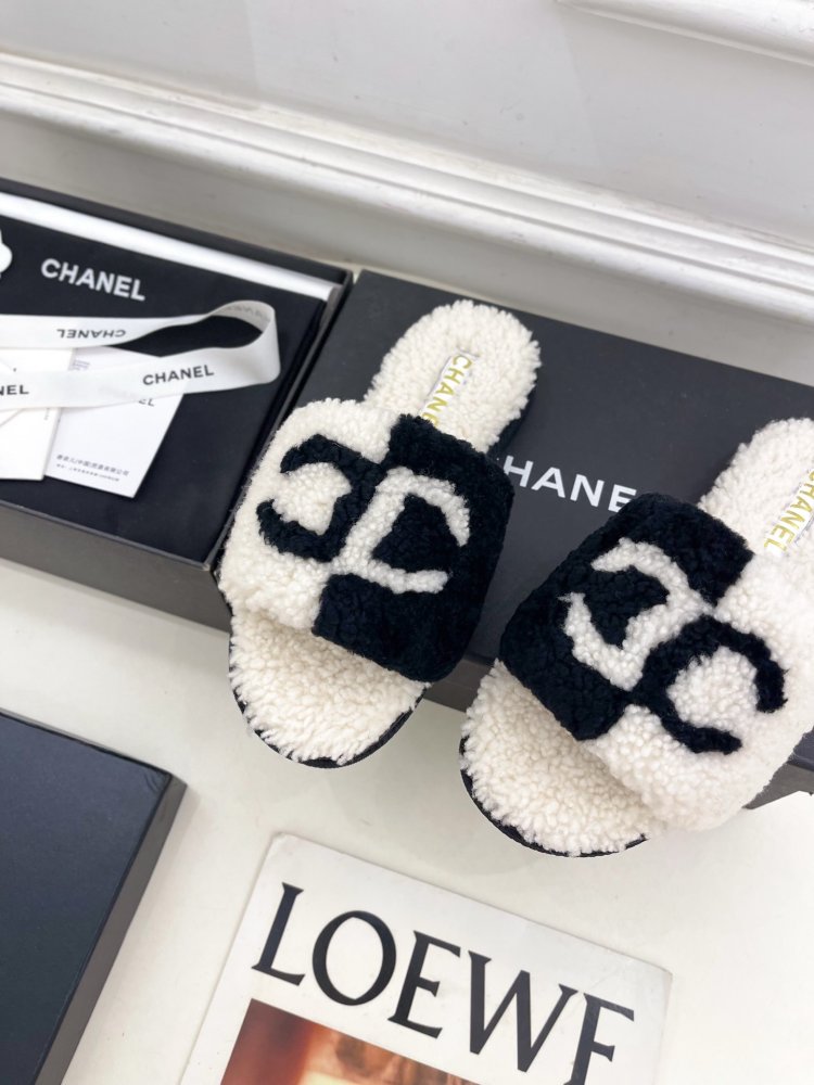 Fluffy fur slippers Chanel фото 6