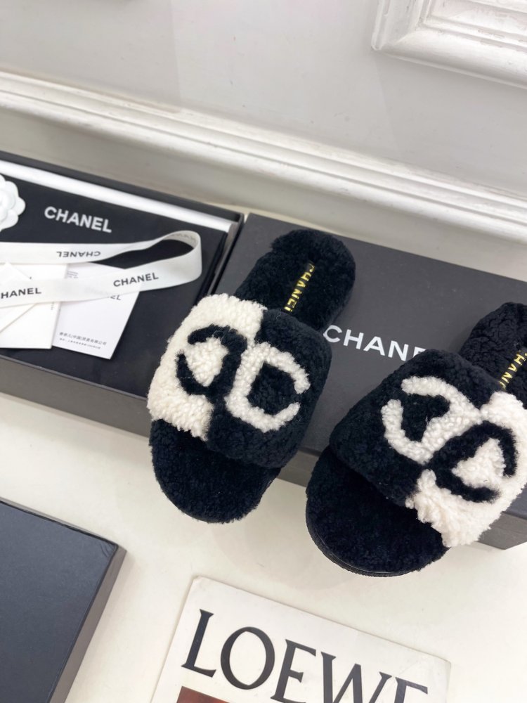 Fluffy fur slippers Chanel фото 6
